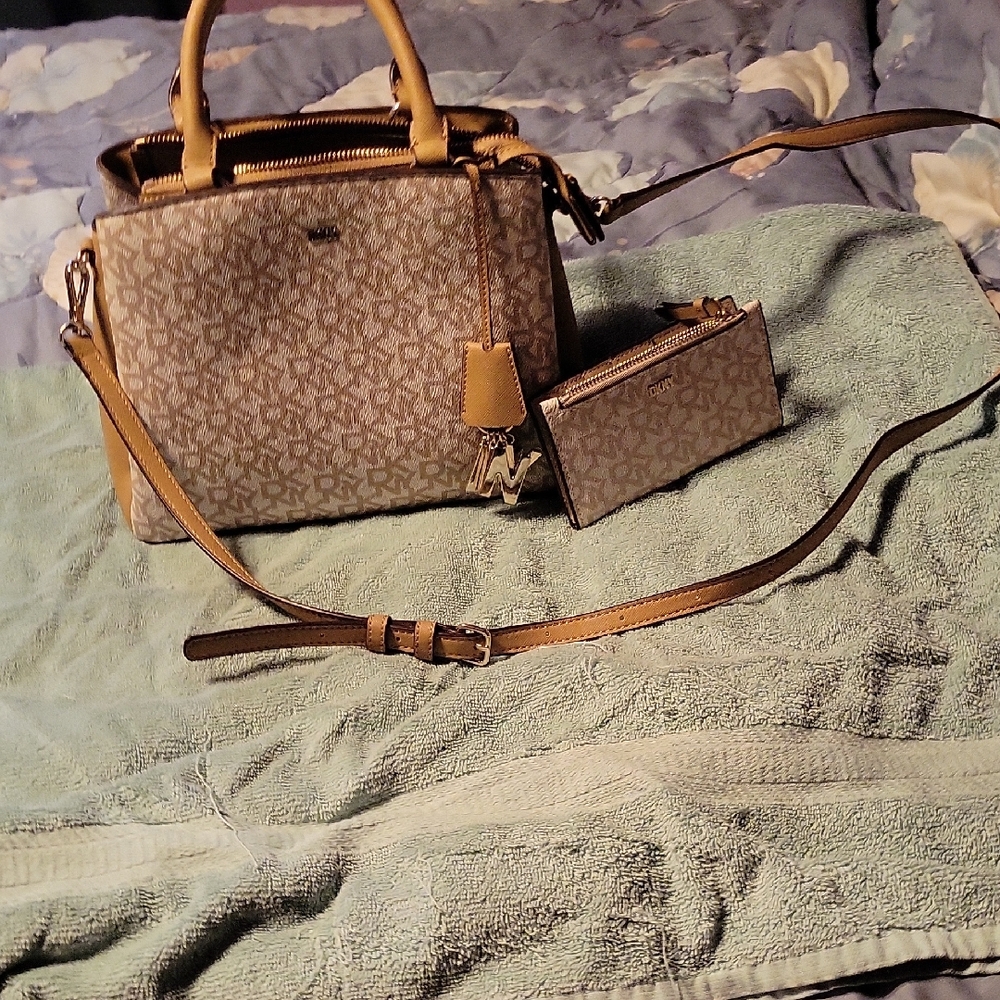 DKNY Women's Bag Set